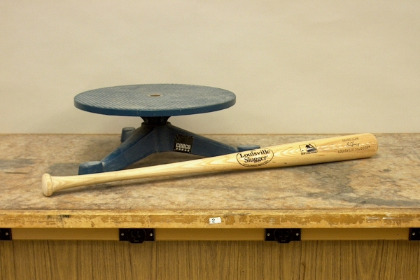 Swing bat on rotatable platform
