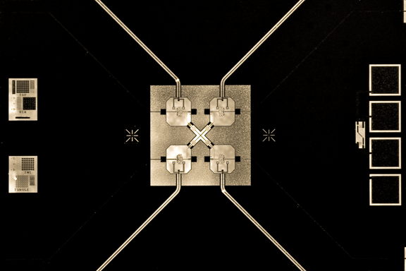4 qubits symmetrically coupled