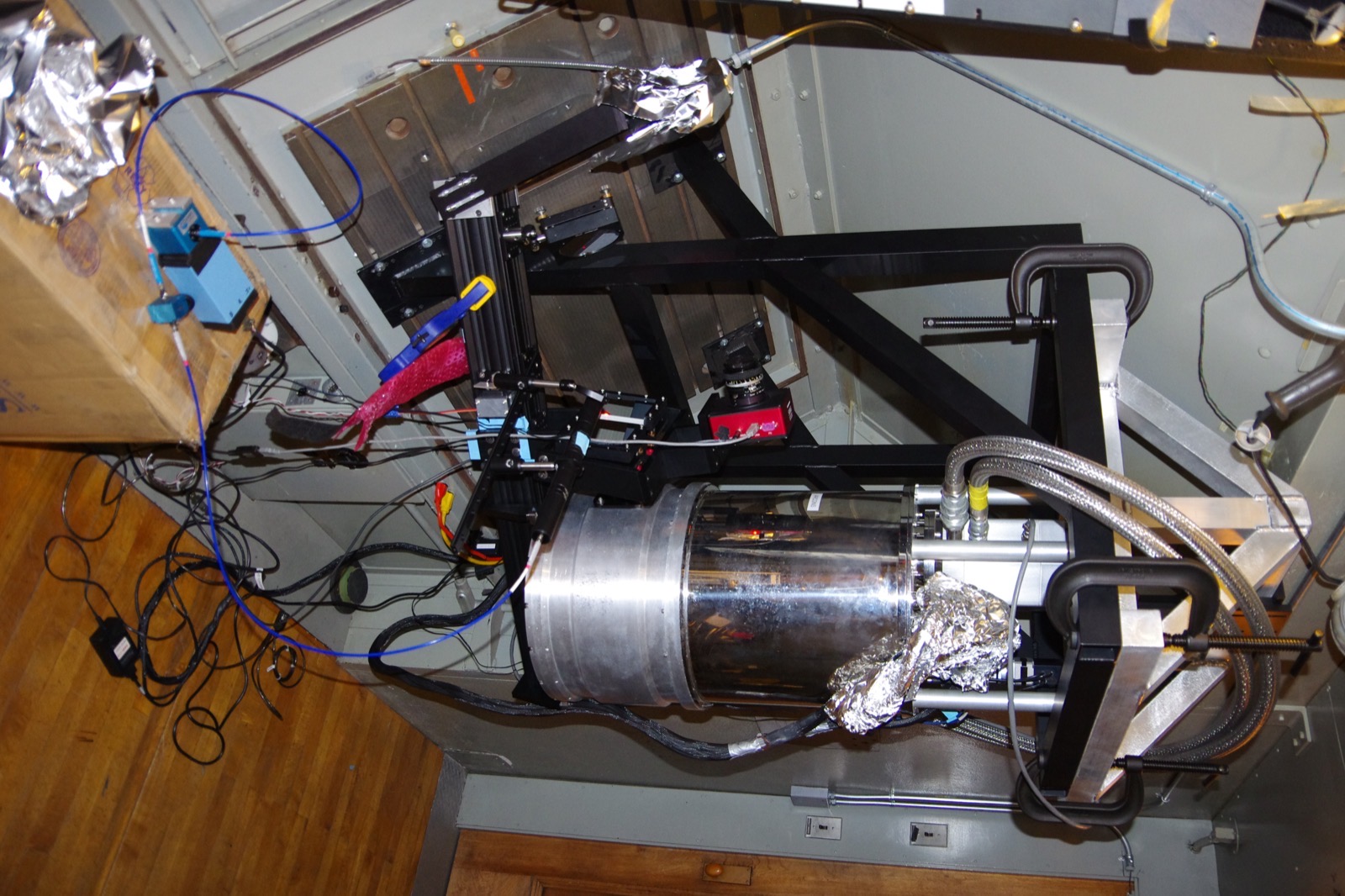 ARCONS cryostat mounted at the Coudé focus