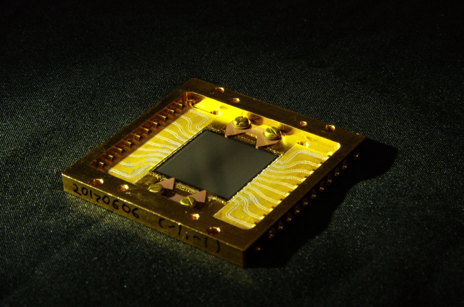 MEC 20,440-pixel MKID array in gold package